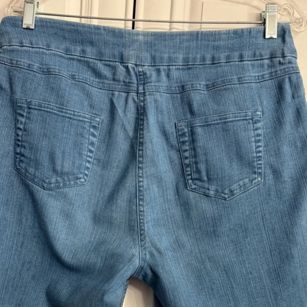 Womens Size XL Pull-On Elastic Waist Medium Wash Denim Bermuda Shorts by VENUS - Picture 7 of 8